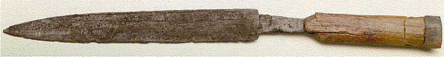 Frühmittelalterlicher Skramasax mit Griff aus Buchenholz (Gesamtlänge: 60 cm): Fund bei Gersau, im Vierwaldstättersee, 1985