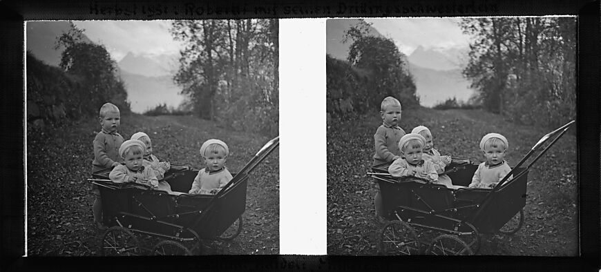 Badespass am Tobelbach bei Rickenbach mit Marie, Annie und Hedi Sindelar, unbekannter Fotograf, Glasplatte